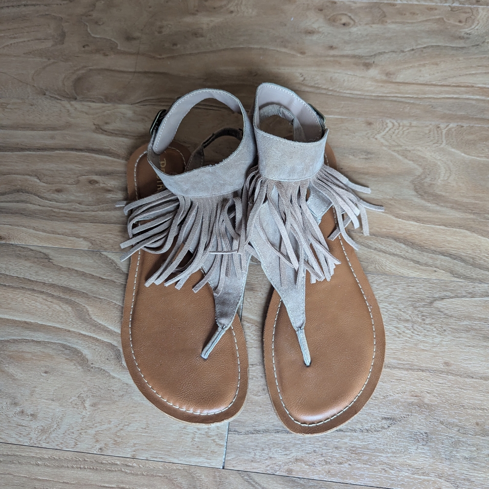 Stylish Fringe Sandals in Brown and Cream